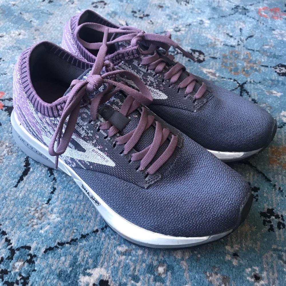 BROOKS RICOCHET PERFORMANCE RUNNING SHOE